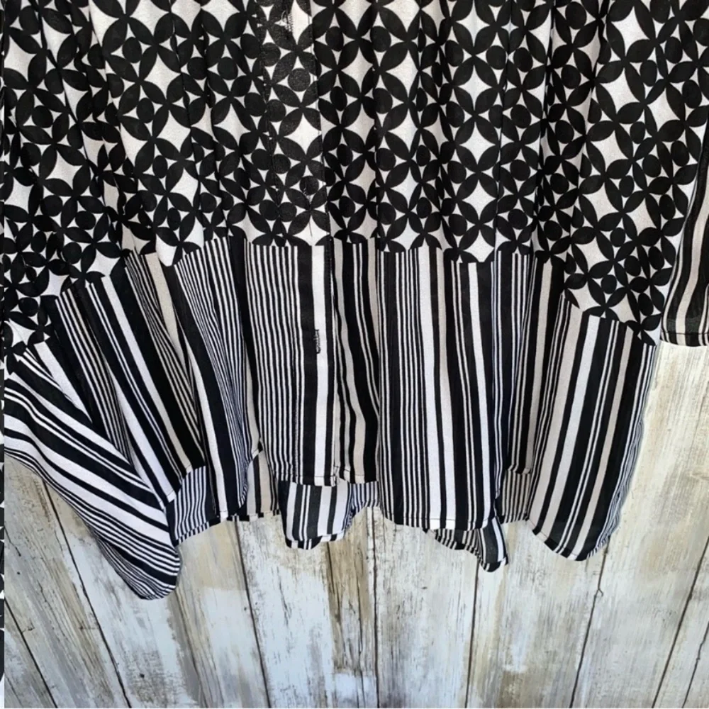 Investments Black & White Mixed Media Stretch Button Down - Picture 3 of 5